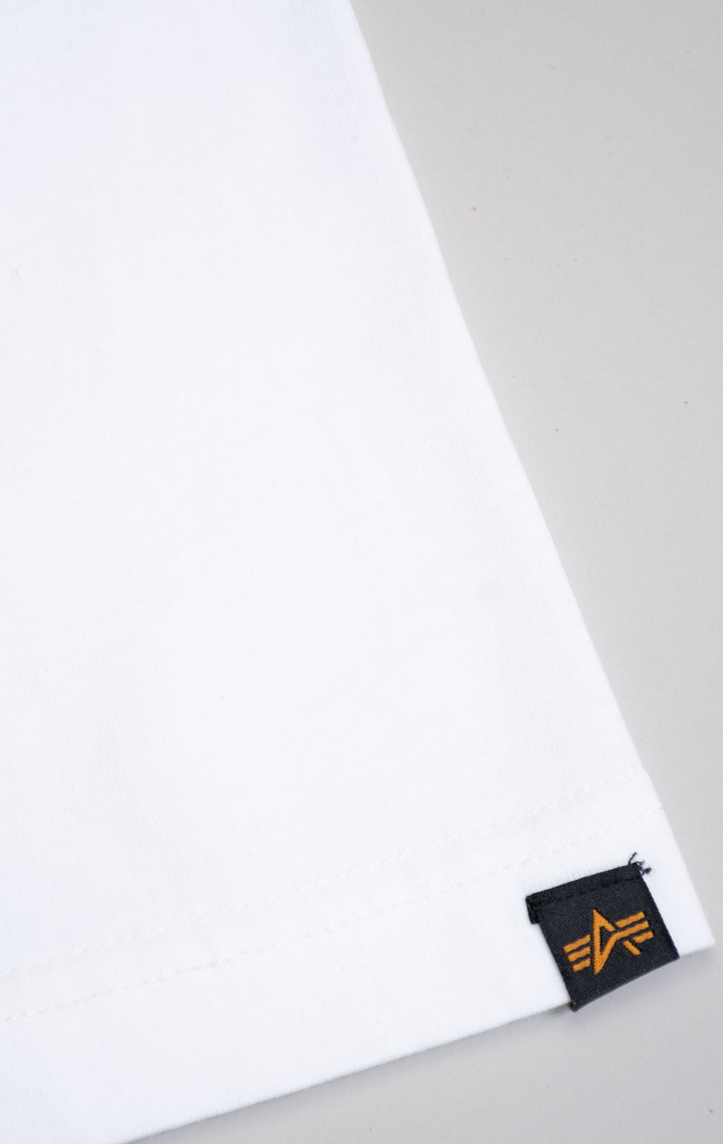 Футболка ALPHA INDUSTRIES ALPHA GRADIENT TEE SS 24 white 