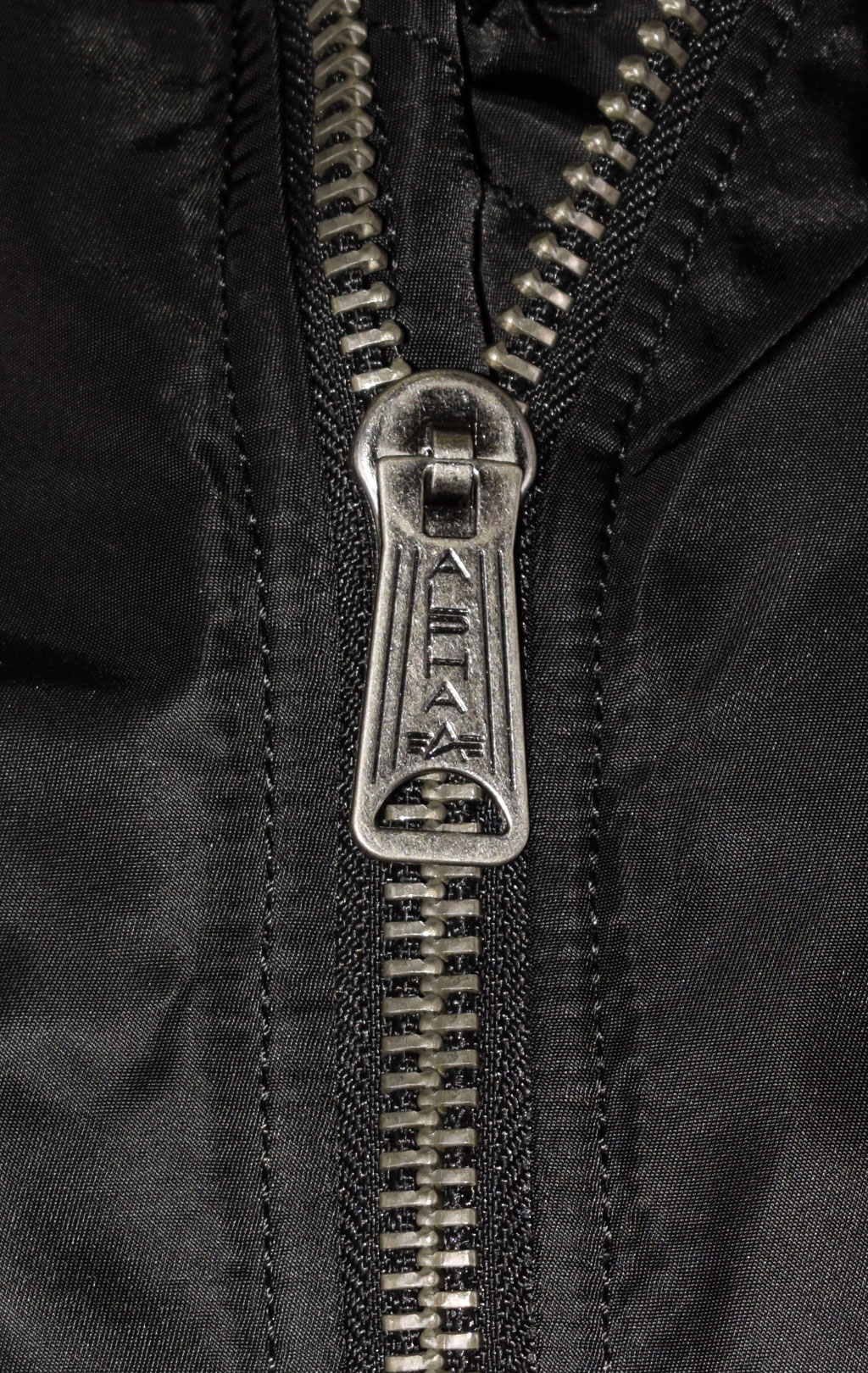 Куртка ALPHA INDUSTRIES MA-1 HOODED black 
