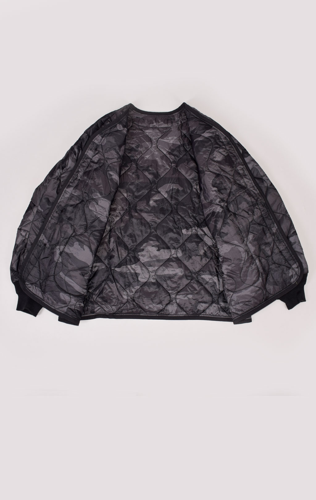 Куртка-подстёжка ALPHA INDUSTRIES M-65 CLASSIC с карманами и манжетами FW 21/22 m black woodland camo 