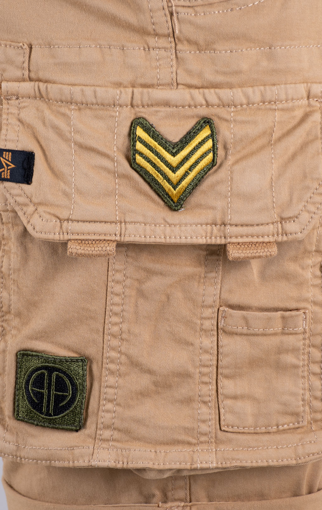 Шорты карго ALPHA INDUSTRIES CREW SHORT PATCH sand 