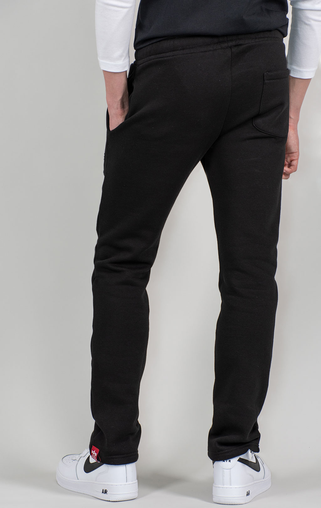 Брюки спортивные джоггеры ALPHA INDUSTRIES EMB JOGGER black 