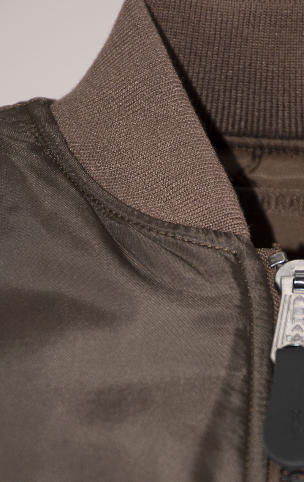 Бомбер ALPHA INDUSTRIES MA-1 original fit FW 24/25 chocolate 