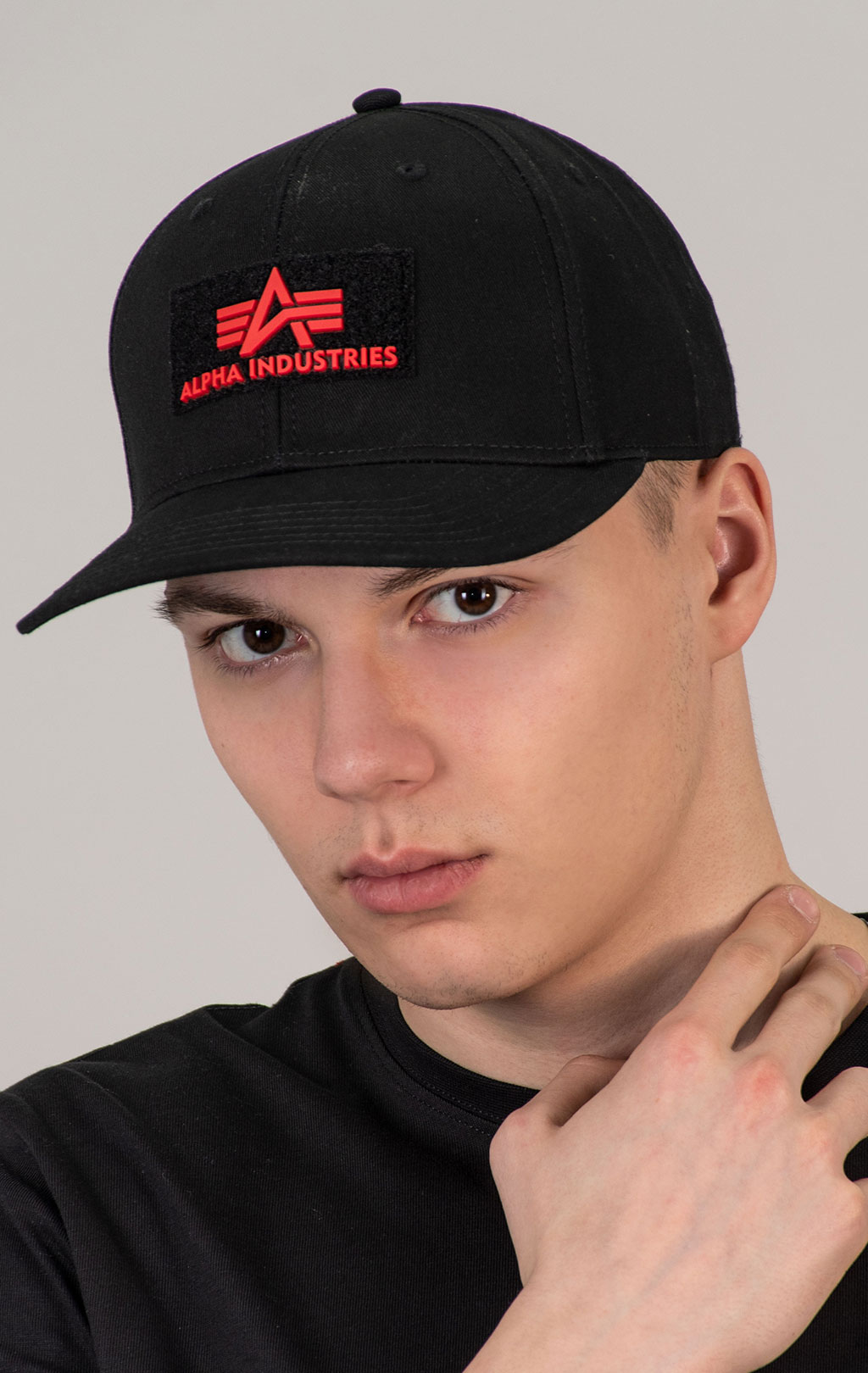 Бейсболка ALPHA INDUSTRIES VELCRO CAP II black/red