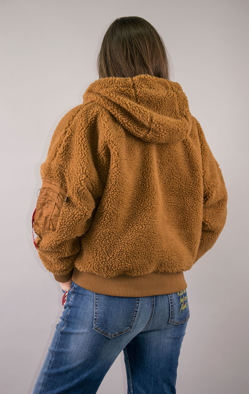 Женская куртка-бомбер лётная ALPHA INDUSTRIES MA-1 OS HOODED TEDDY camel 