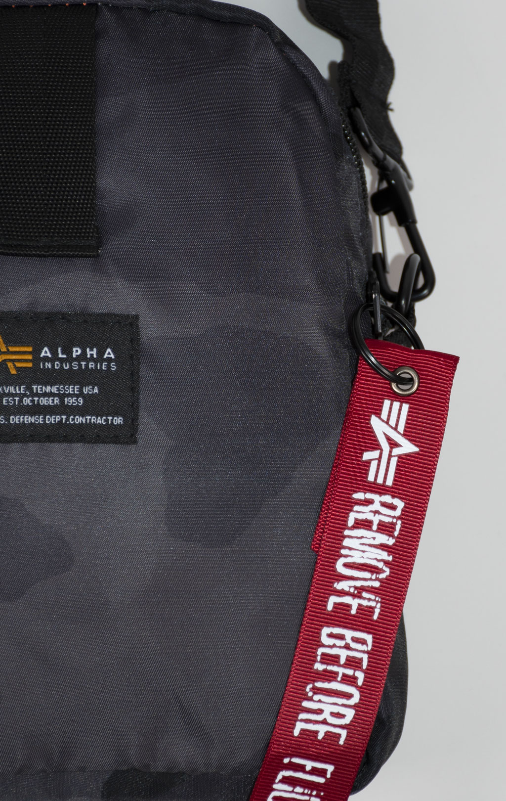 Сумка ALPHA INDUSTRIES CREW CARRY BAG CAMO black camo 