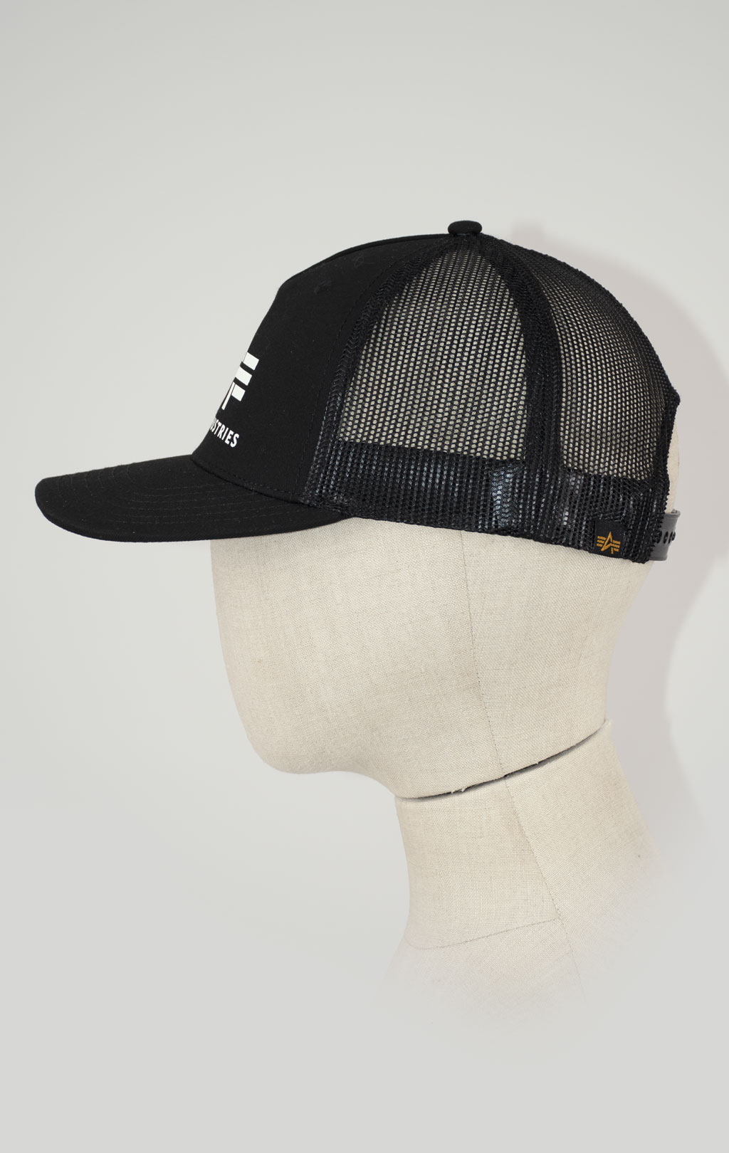 Бейсболка ALPHA INDUSTRIES BASIC TRUCKER CAP black 