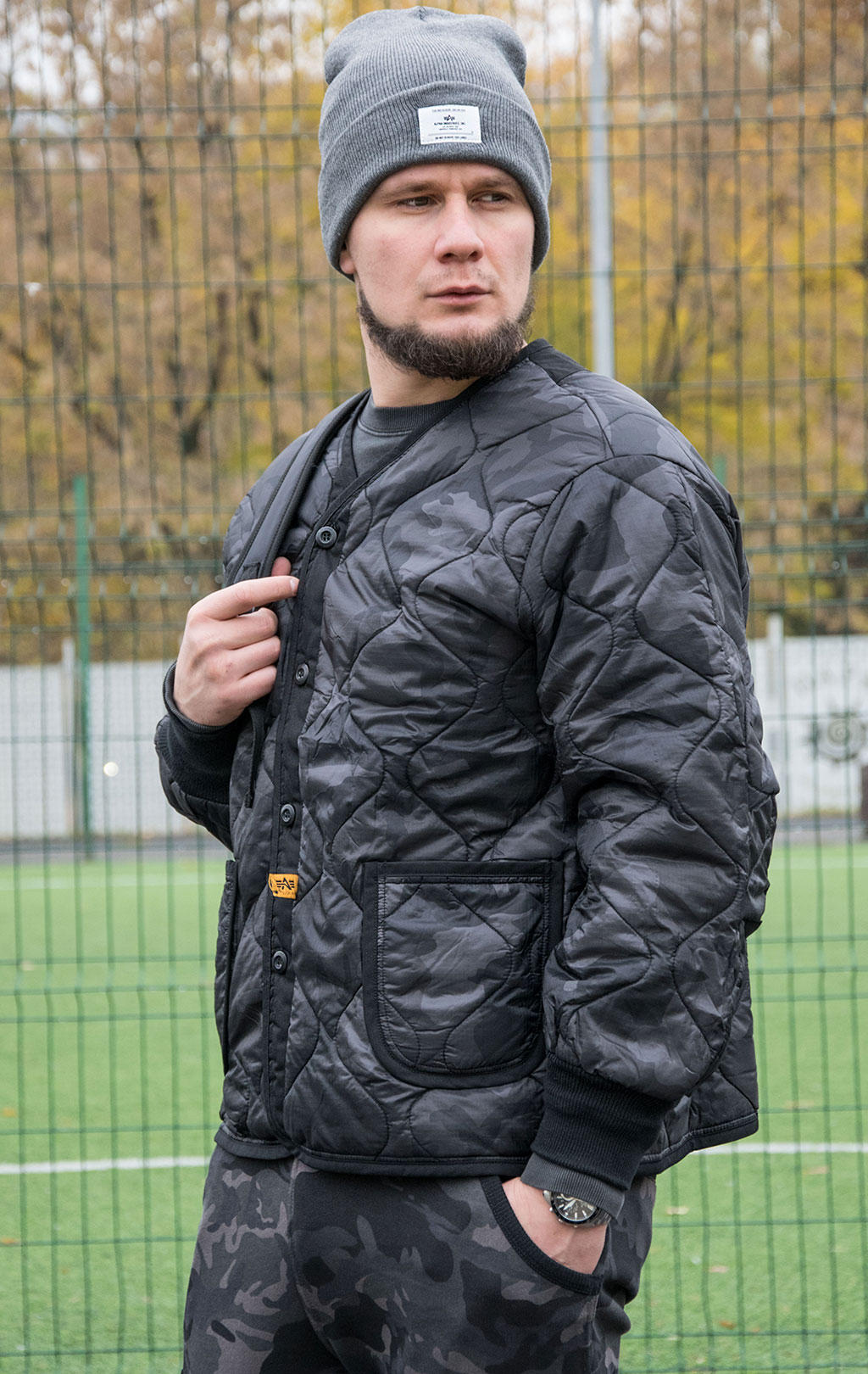 Куртка-подстёжка ALPHA INDUSTRIES M-65 CLASSIC с карманами и манжетами FW 21/22 m black woodland camo 