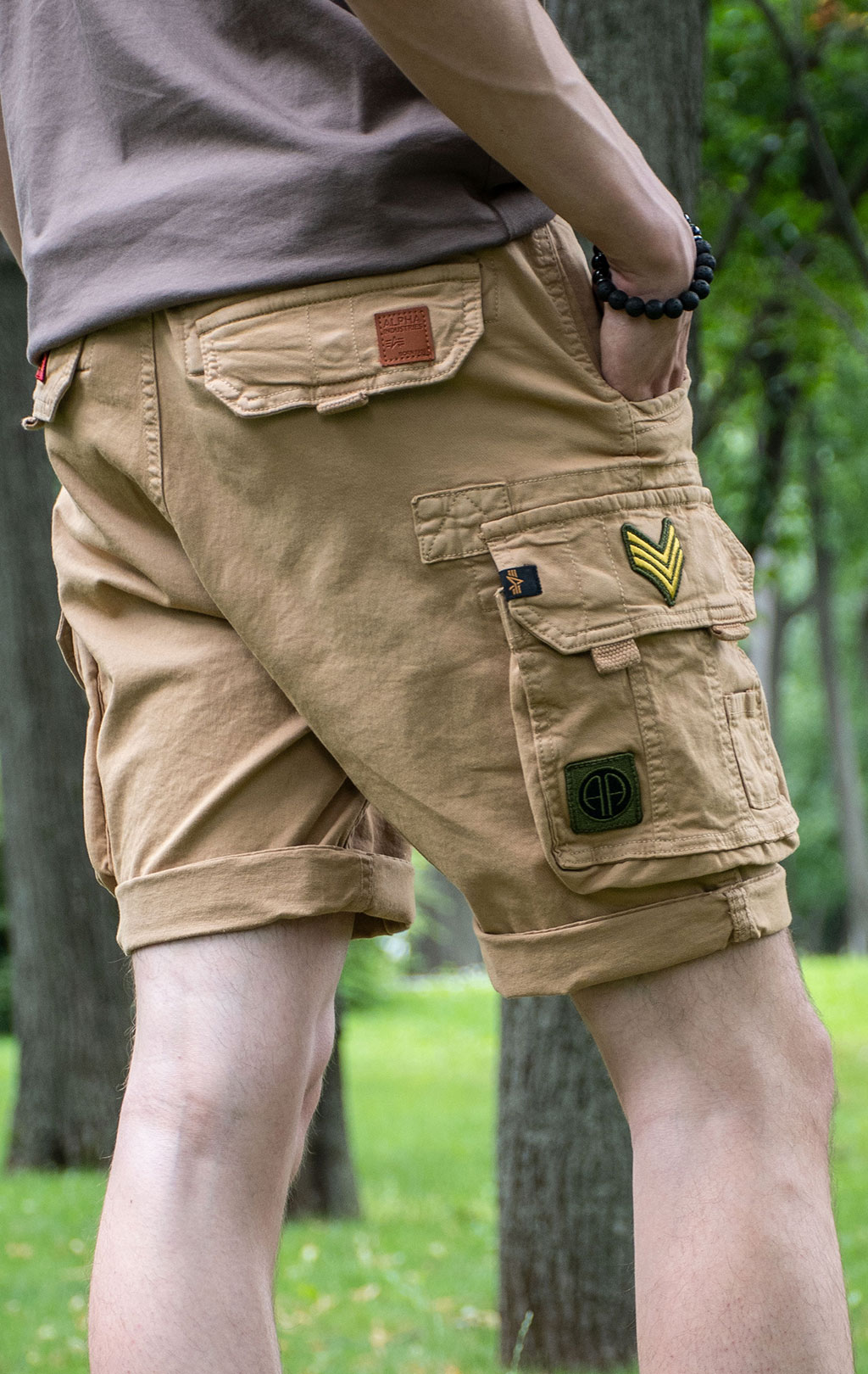 Шорты карго ALPHA INDUSTRIES CREW SHORT PATCH sand 