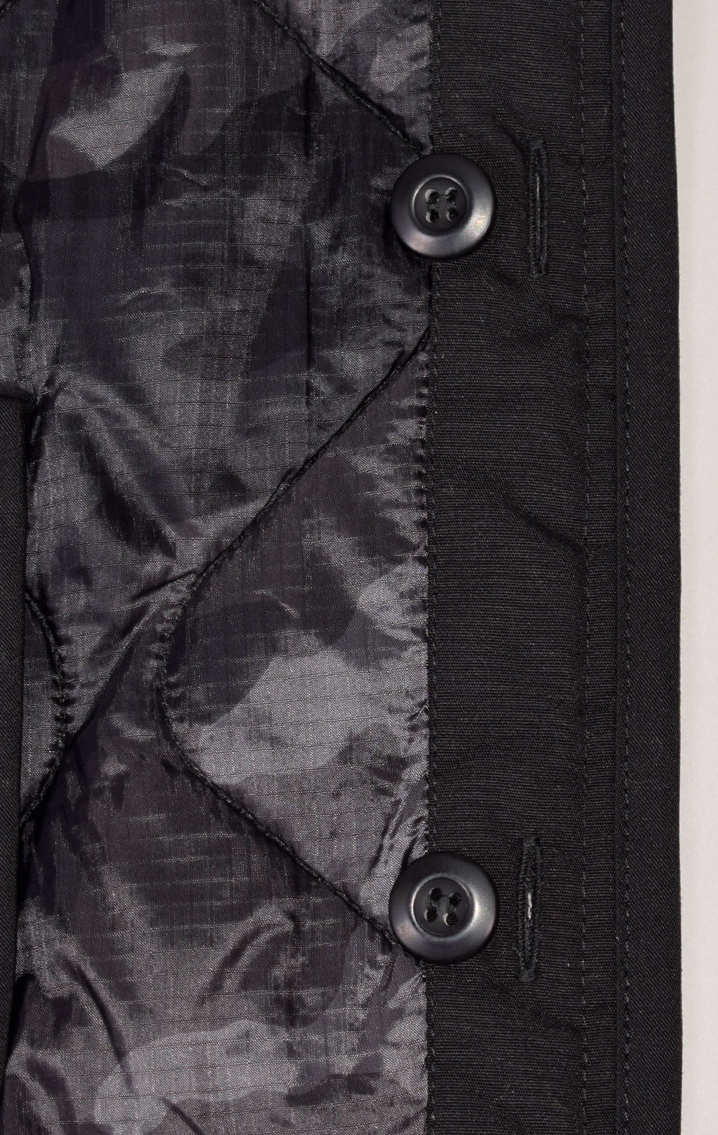Куртка-подстёжка ALPHA INDUSTRIES M-65 CLASSIC с карманами и манжетами FW 21/22 m black woodland camo 