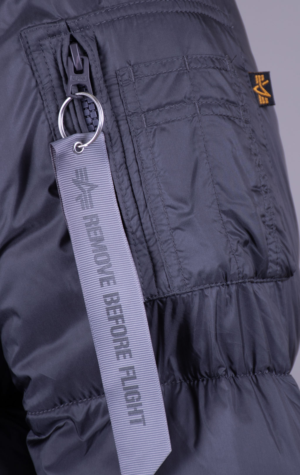 Женская куртка-пуховик ALPHA INDUSTRIES CLOUD PUFFER BOMBER vintage grey 