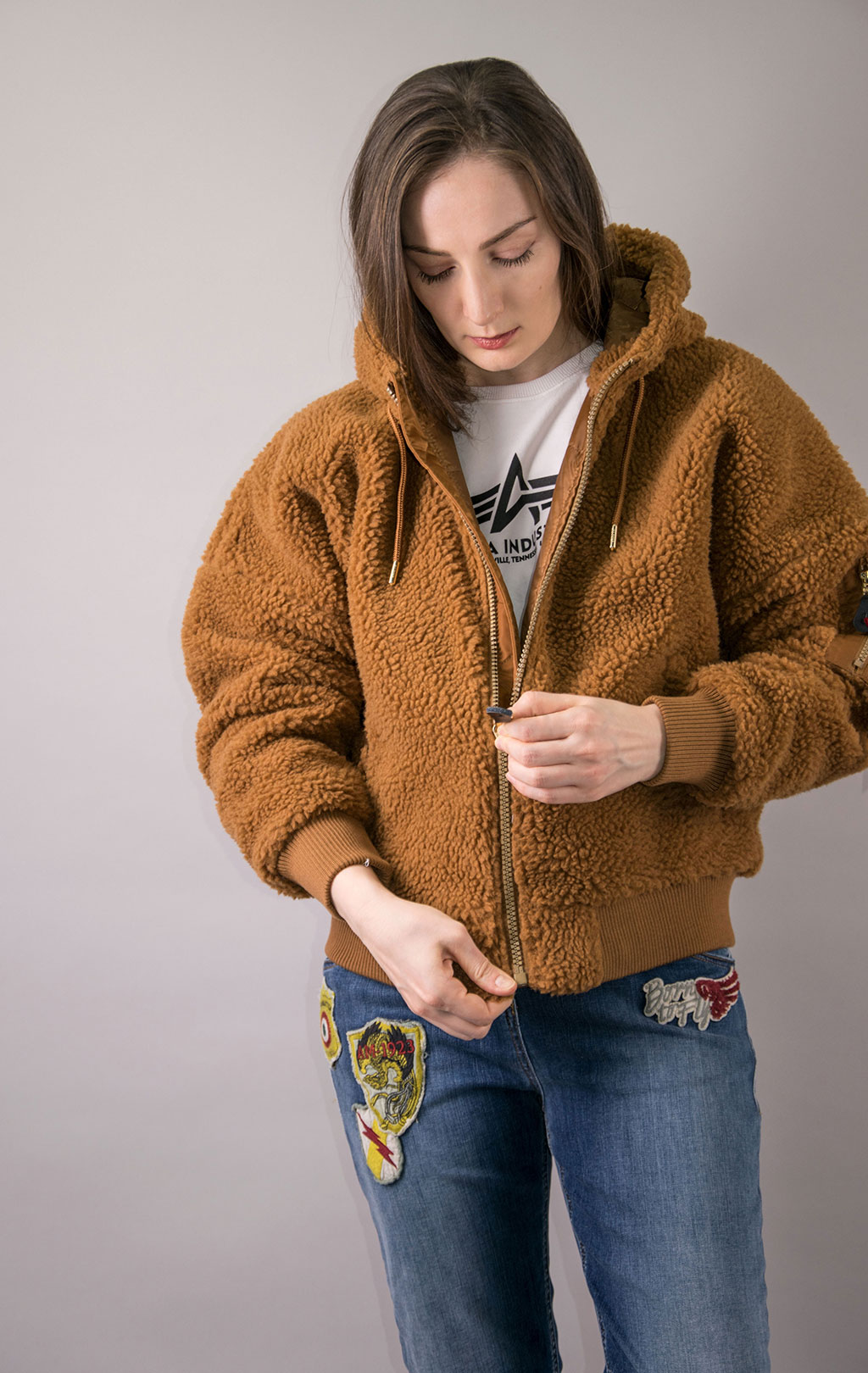 Женская куртка-бомбер лётная ALPHA INDUSTRIES MA-1 OS HOODED TEDDY camel 