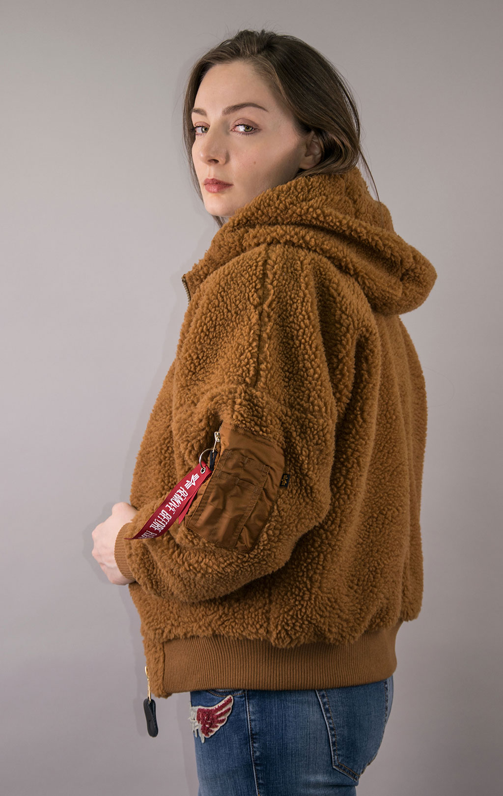 Женская куртка-бомбер лётная ALPHA INDUSTRIES MA-1 OS HOODED TEDDY camel 