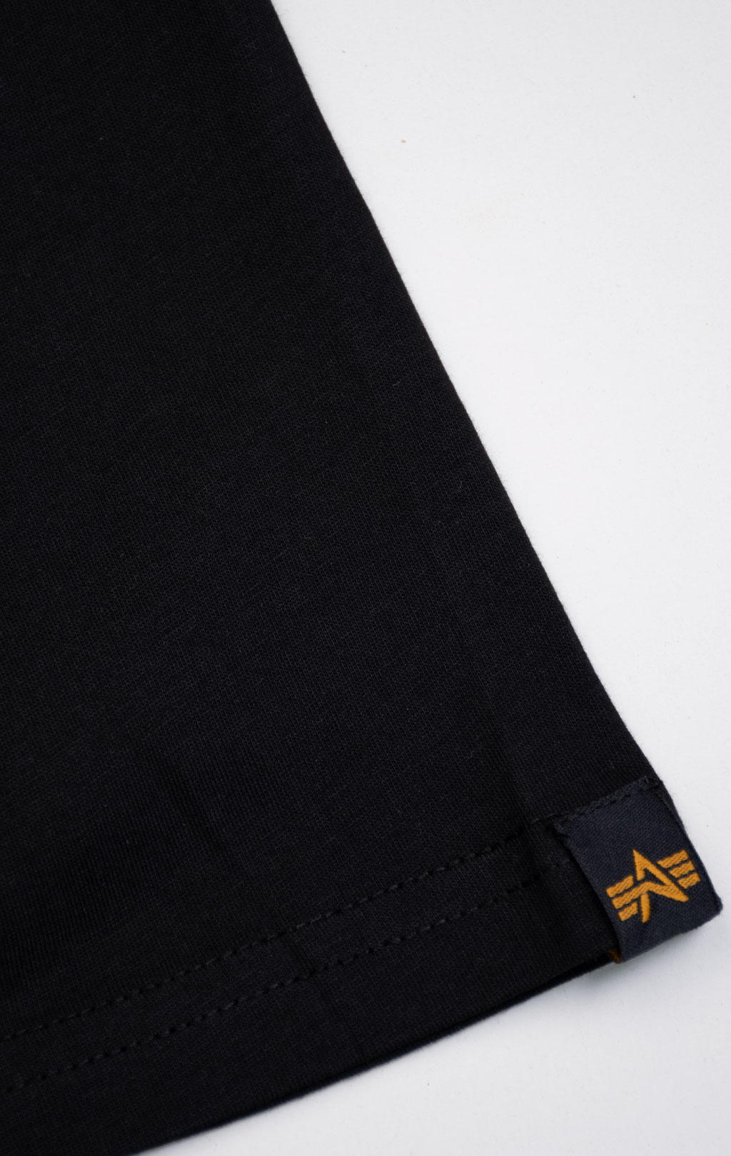 Футболка ALPHA INDUSTRIES BASIC T black 