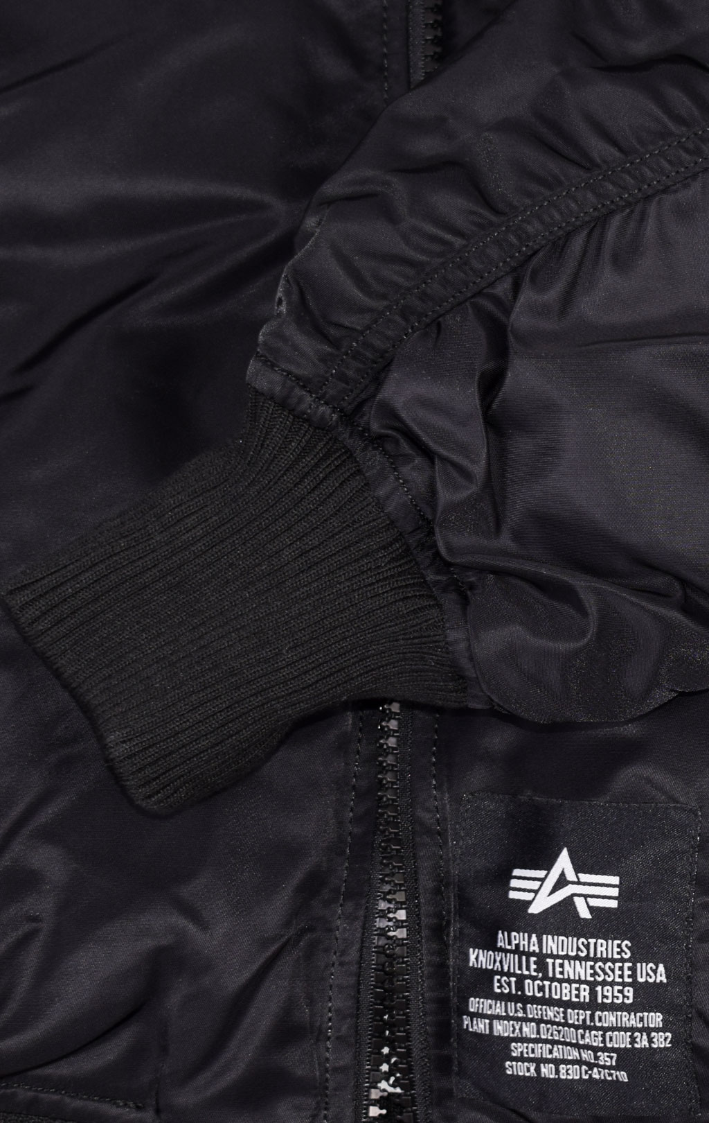 Куртка ALPHA INDUSTRIES HOODED PUFFER FD REV. black/white 