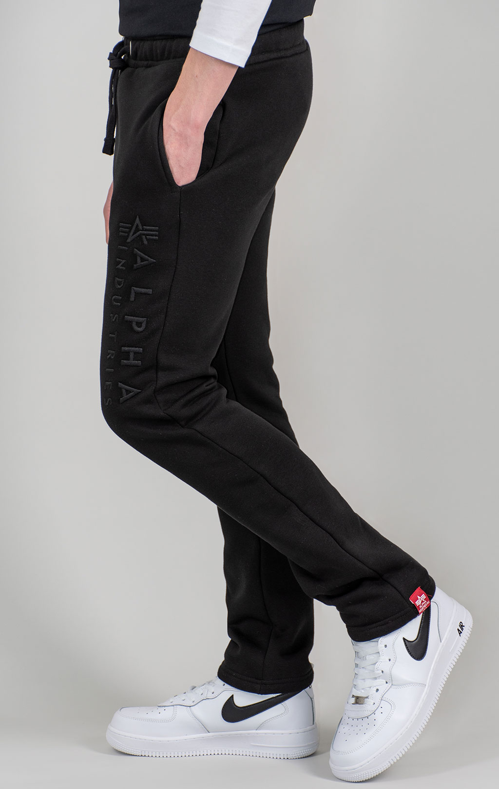 Брюки спортивные джоггеры ALPHA INDUSTRIES EMB JOGGER black 