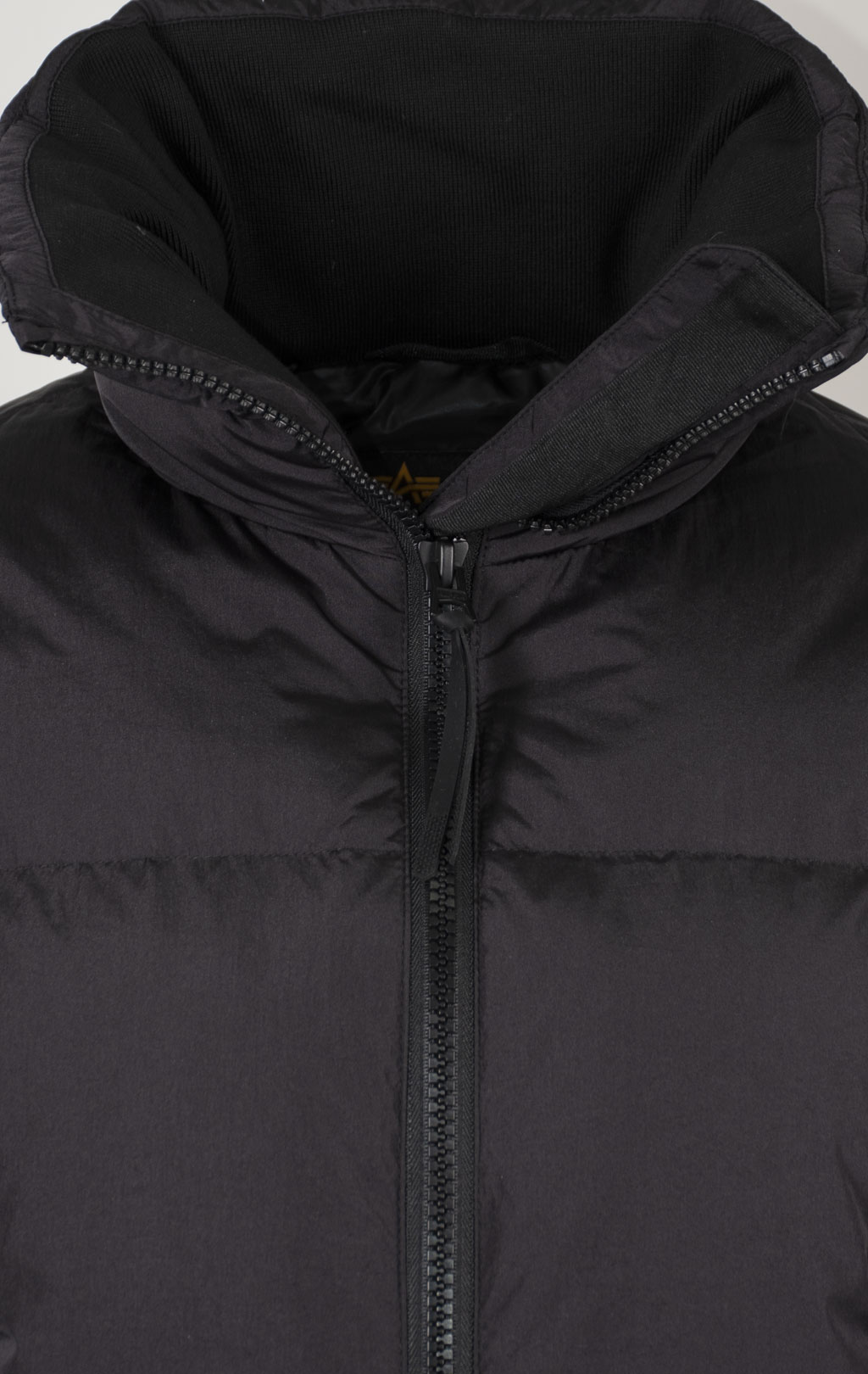 Женская куртка ALPHA INDUSTRIES SIERRA SHORT PUFFER FW 25/26 black 