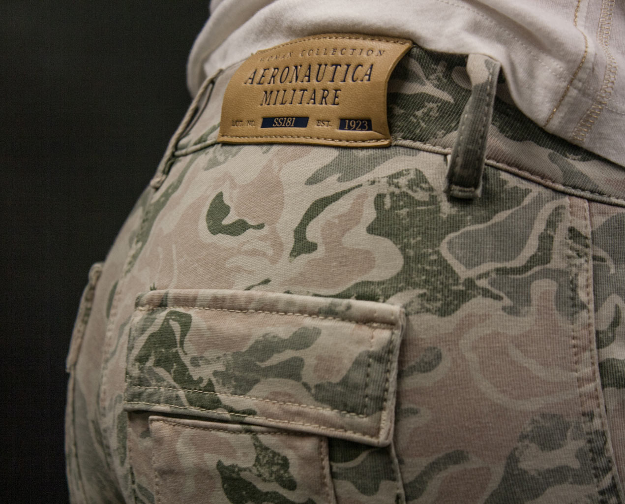 Женские брюки-карго AERONAUTICA MILITARE camouflage rosa (PF 692) 