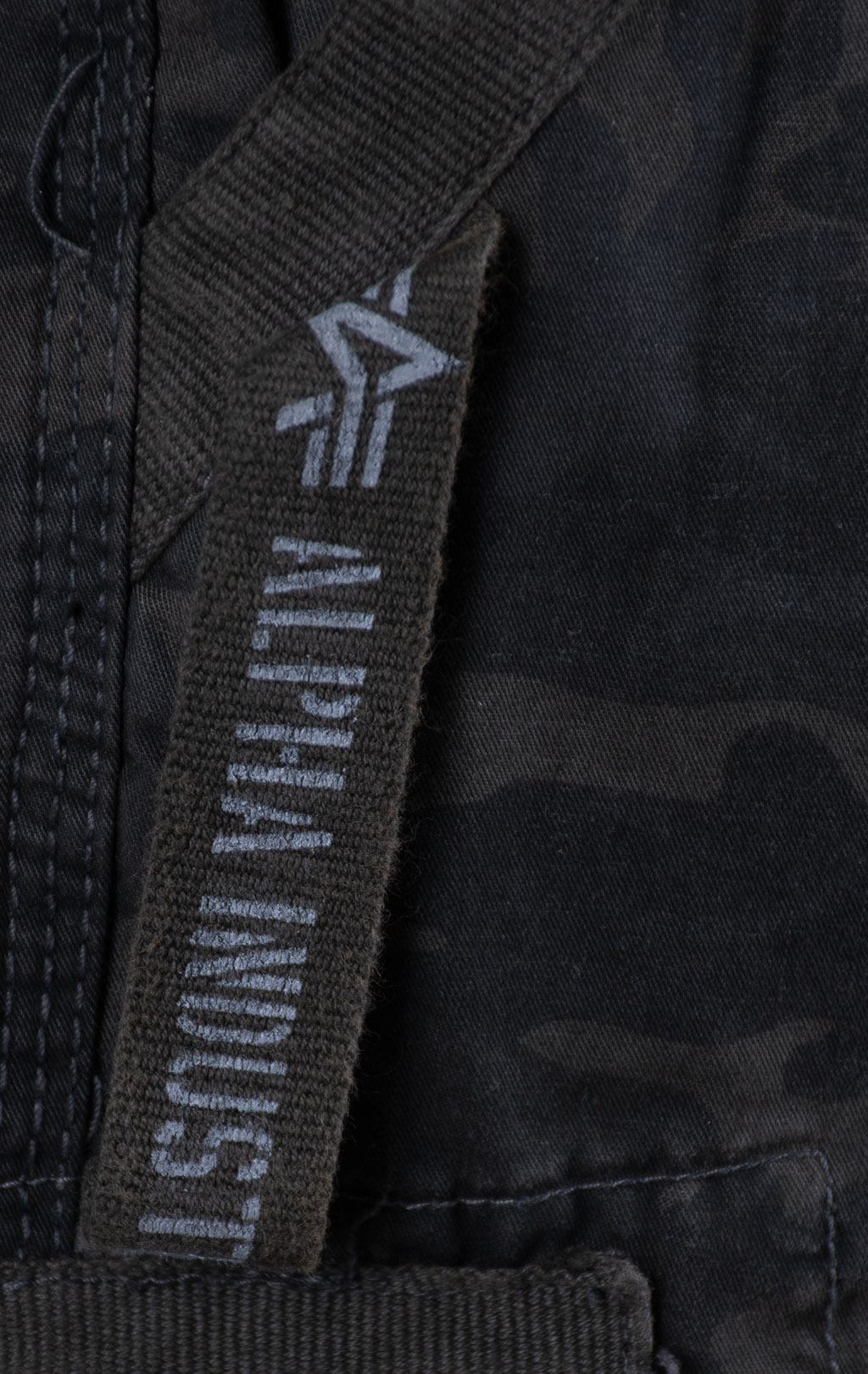 Шорты карго удлинённые ALPHA INDUSTRIES IMPERIAL 3/4 black camo 