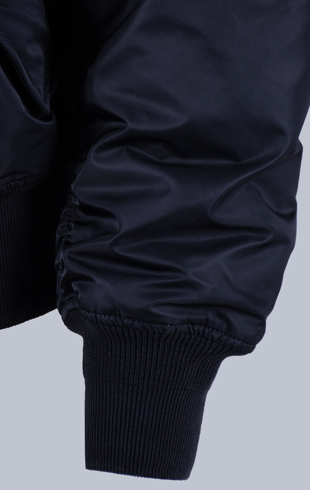 Бомбер ALPHA INDUSTRIES MA-1 HERITAGE FIT FLIGHT JACKET FW 26/27 black 