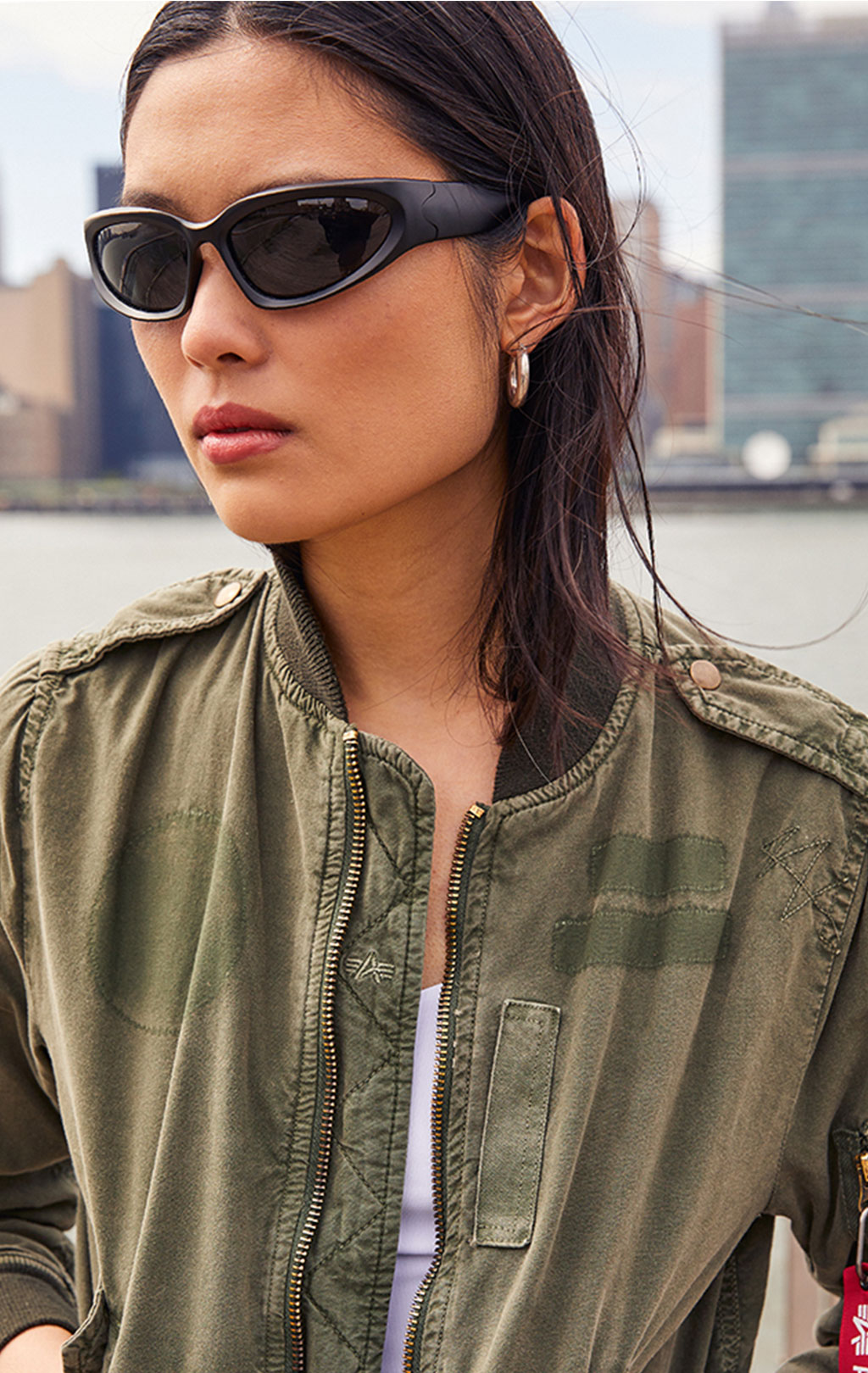 Женский бомбер-ветровка ALPHA INDUSTRIES L-2B RIP AND REPAIR FLIGHT JACKET SS 24 m OG-107 green 