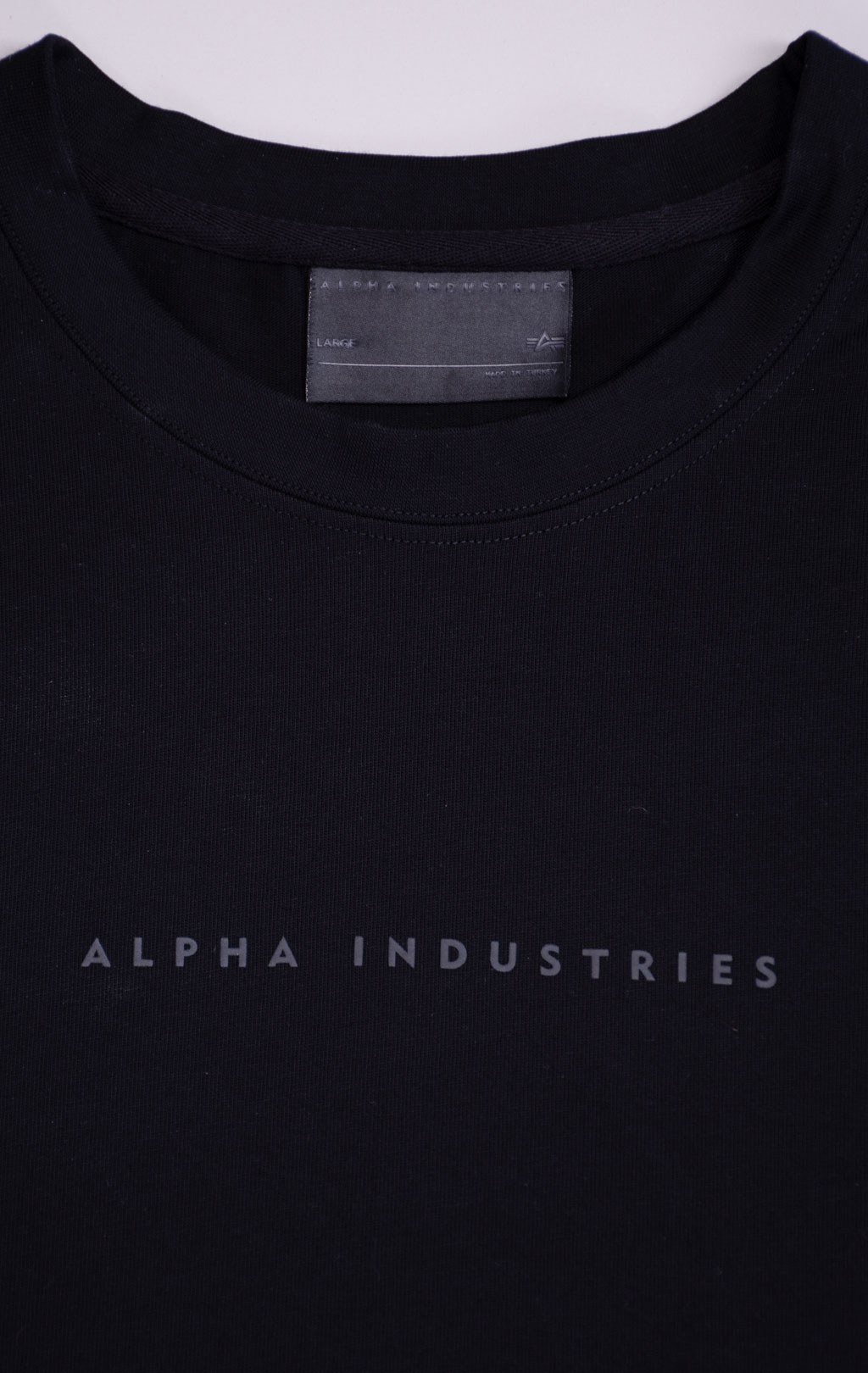 Футболка ALPHA INDUSTRIES BASE T black 