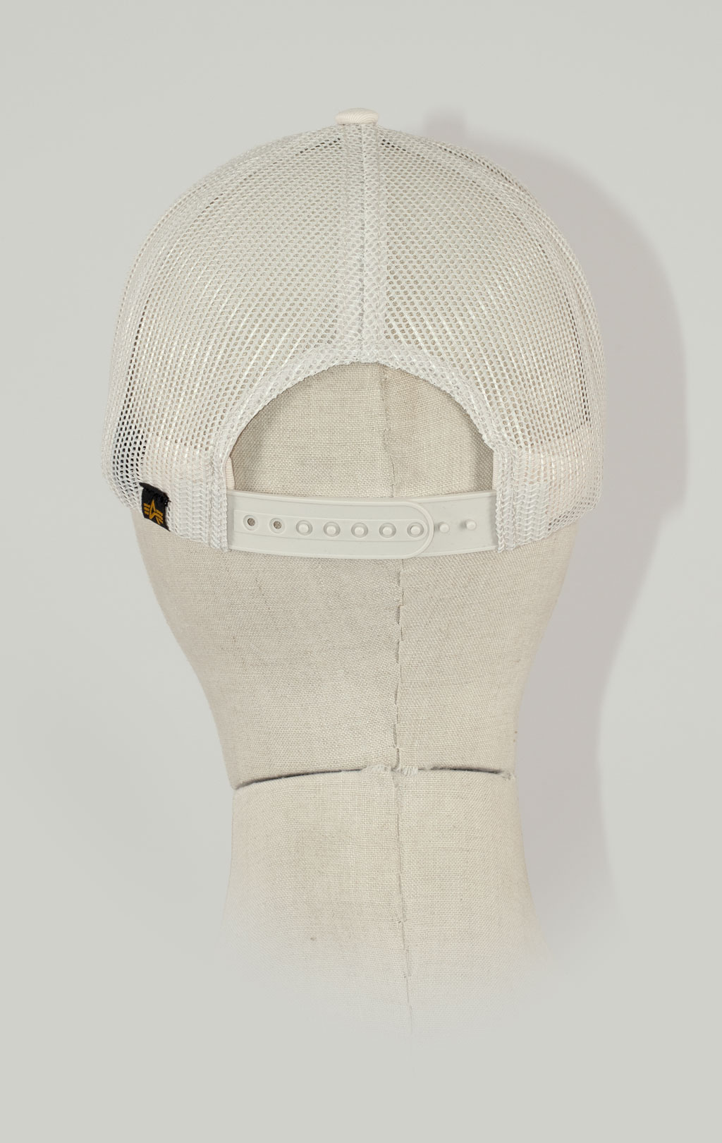 Бейсболка ALPHA INDUSTRIES BASIC TRUCKER CAP jet stream white 