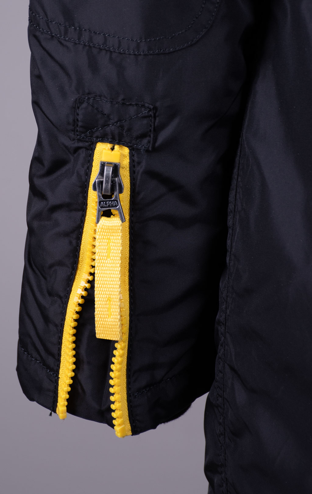 Женская аляска ALPHA INDUSTRIES PPS N-3B натур. мех black 