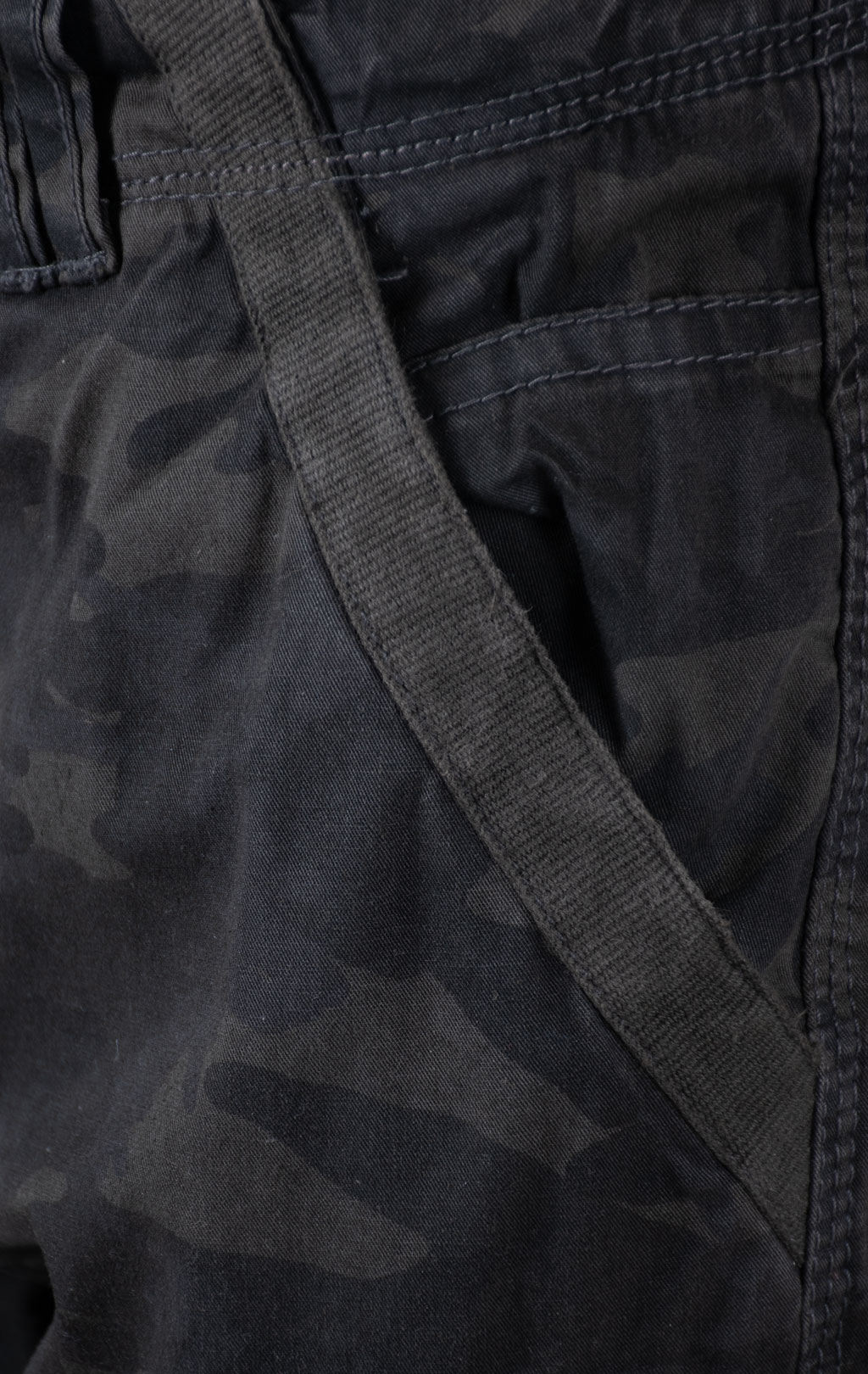 Шорты карго удлинённые ALPHA INDUSTRIES IMPERIAL 3/4 black camo 