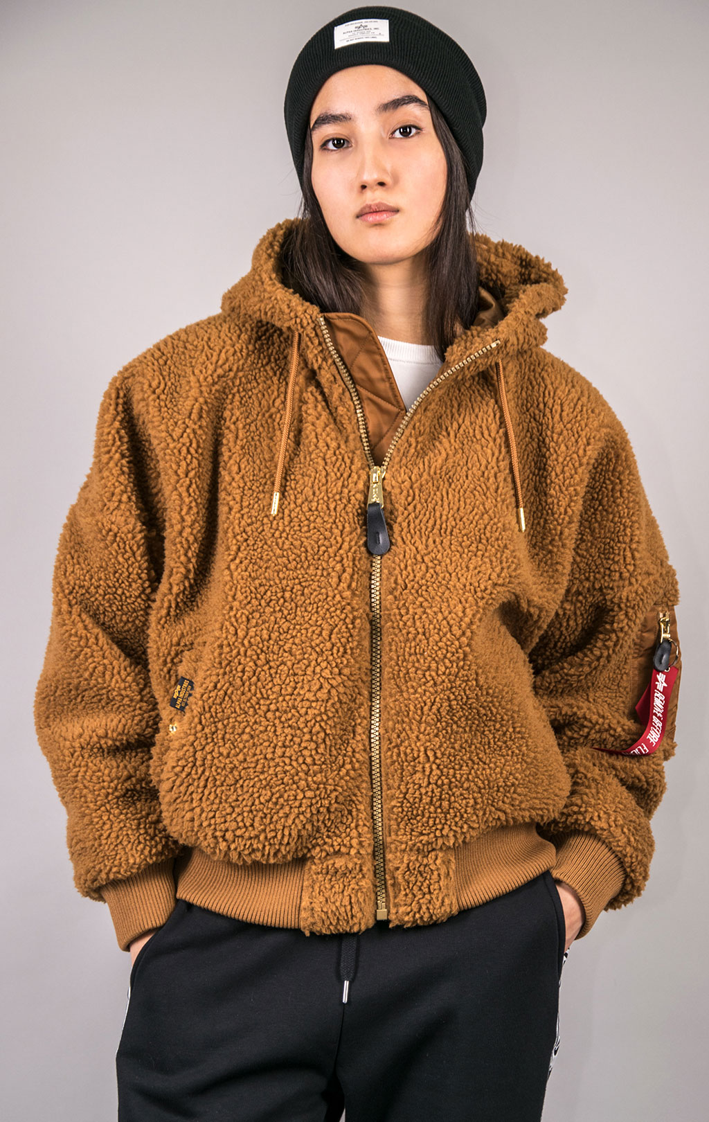 Женская куртка-бомбер лётная ALPHA INDUSTRIES MA-1 OS HOODED TEDDY camel 