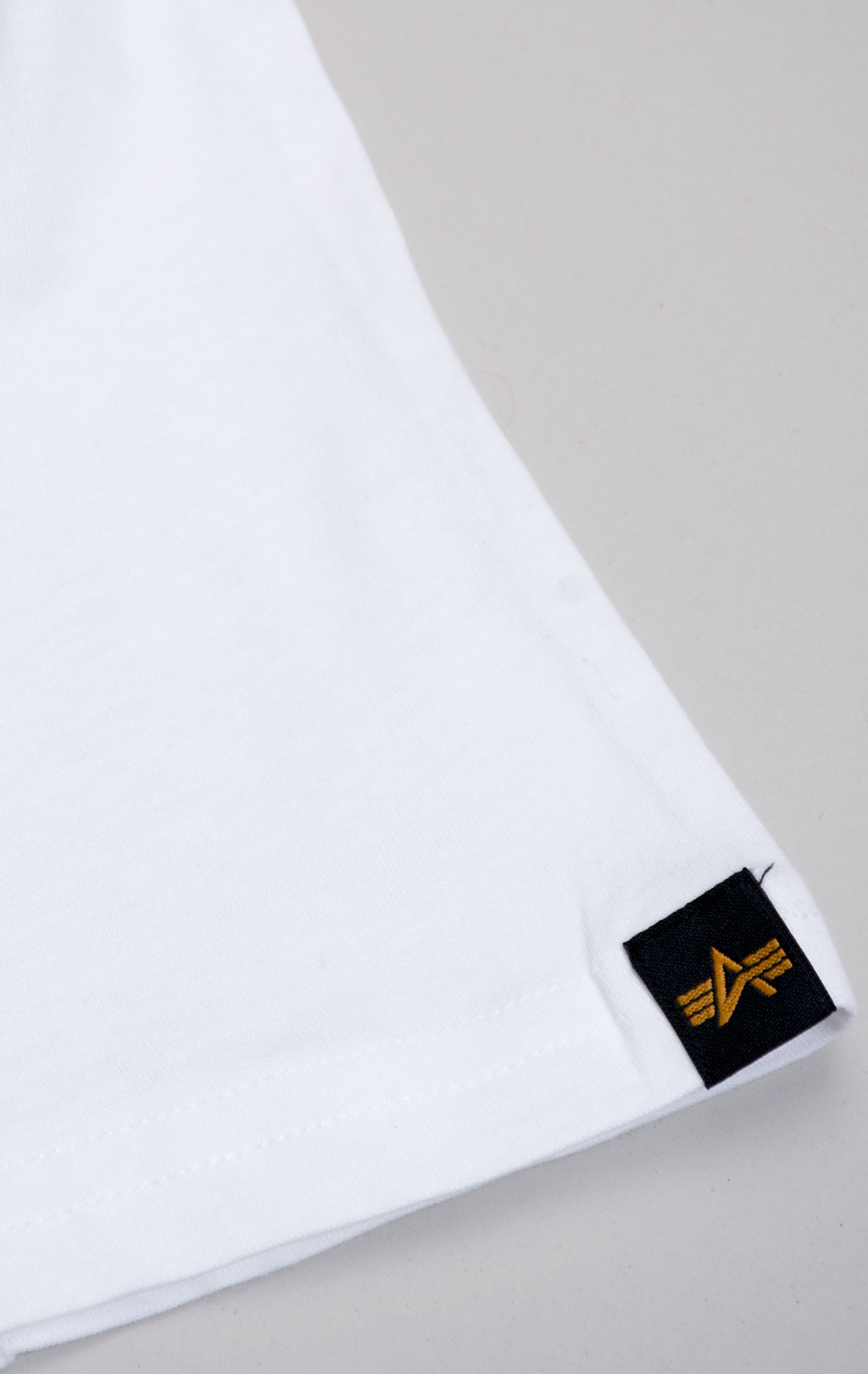 Футболка ALPHA INDUSTRIES NASA Reflective white/gold 
