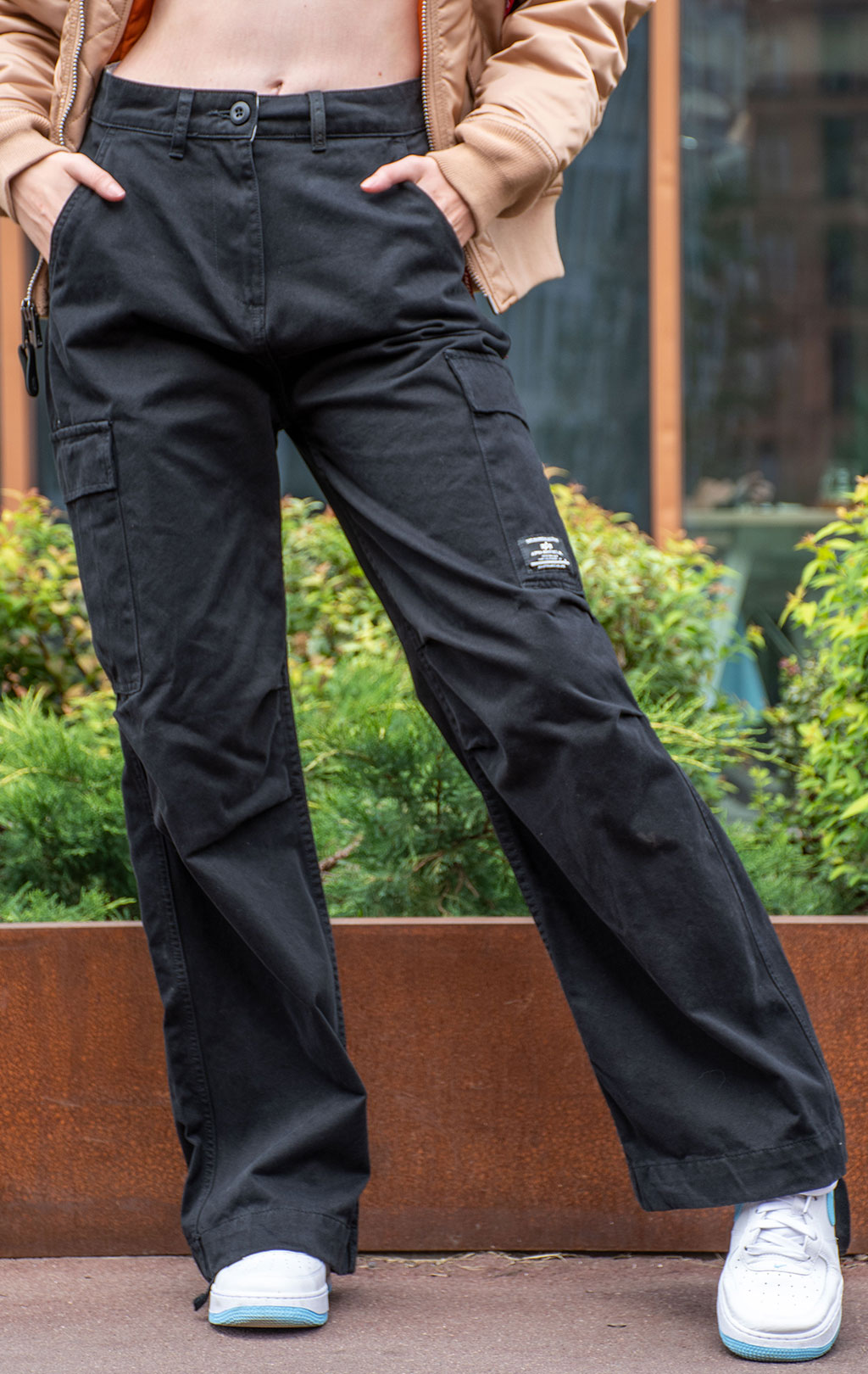 Женские брюки-карго парашюты ALPHA INDUSTRIES M-65 PANT плотные SS 24 m black 