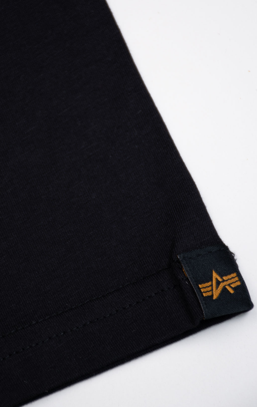 Женская футболка ALPHA INDUSTRIES NASA PM T black/gold 