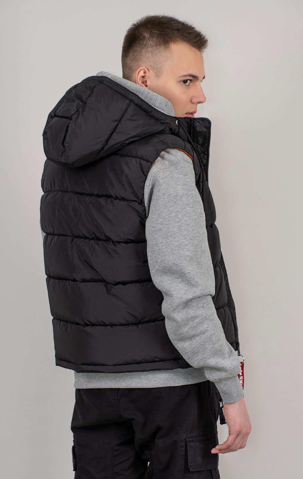 Жилет ALPHA INDUSTRIES HOODED PUFFER VEST FD black 