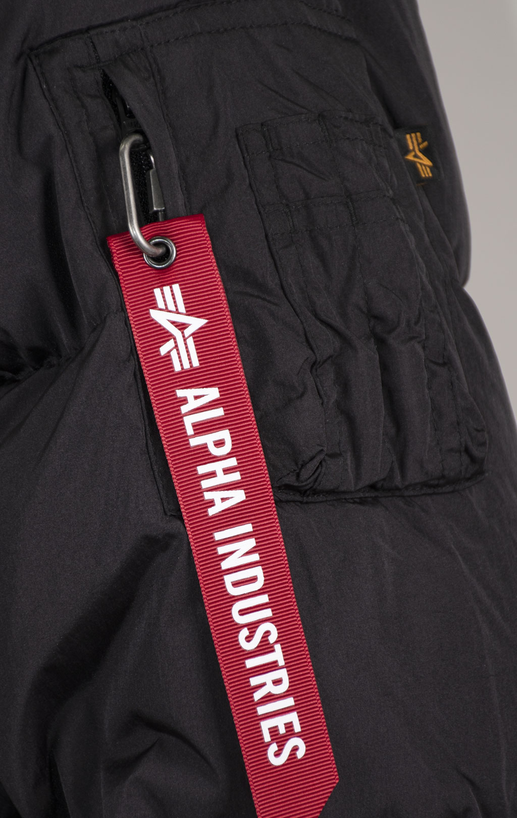 Женская куртка ALPHA INDUSTRIES SIERRA SHORT PUFFER FW 25/26 black 
