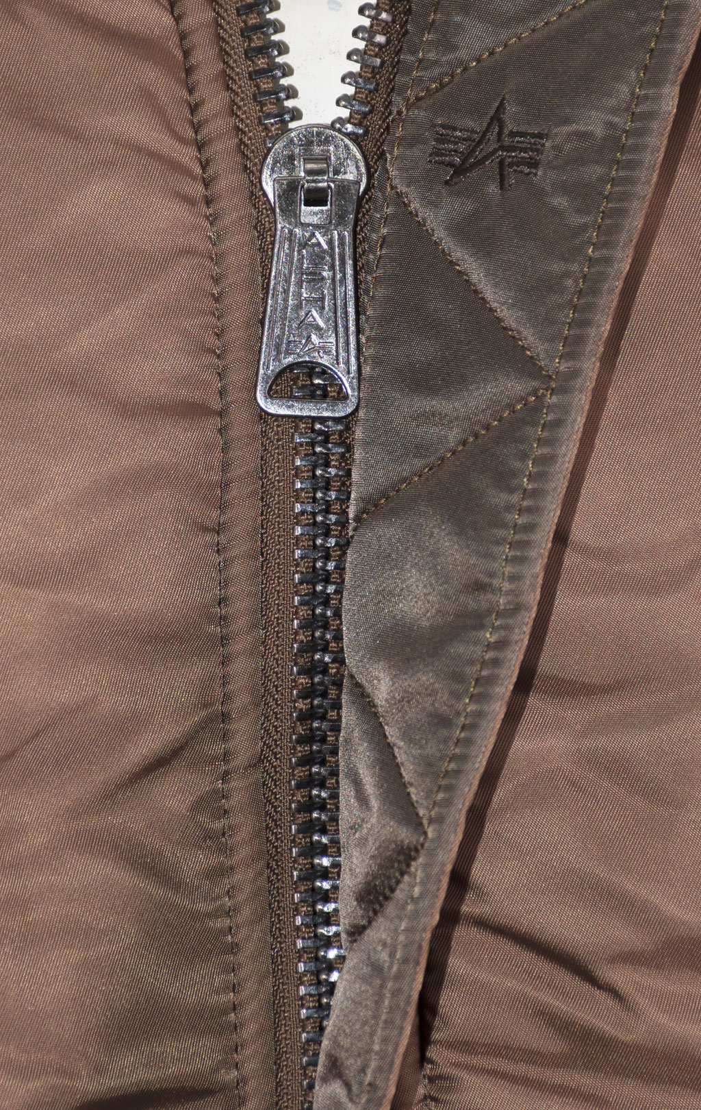 Бомбер ALPHA INDUSTRIES MA-1 original fit FW 24/25 chocolate 