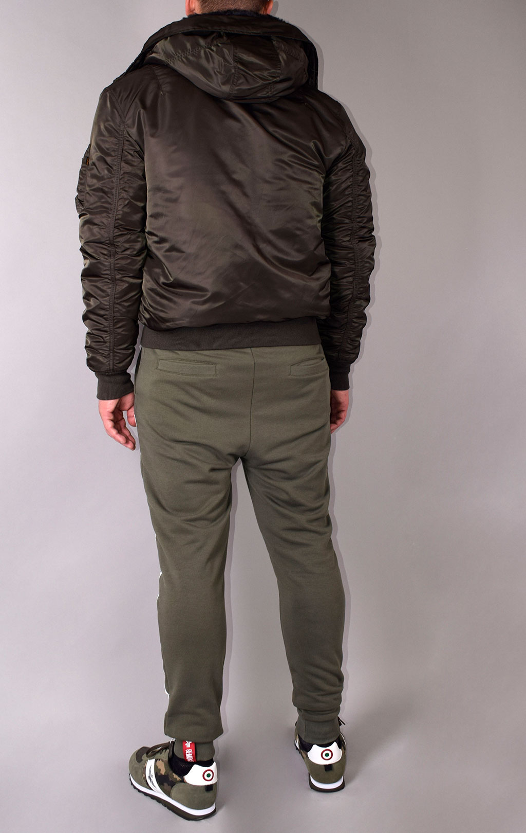 Куртка ALPHA INDUSTRIES MA-1 HOODED black olive 