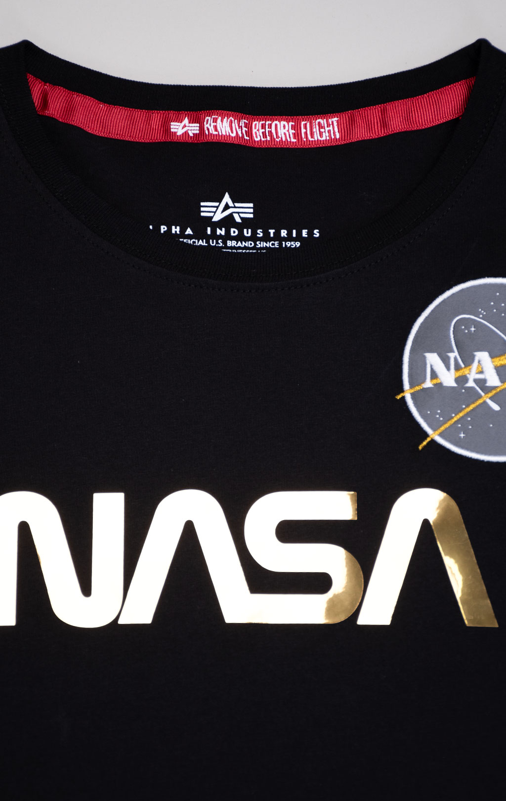 Женская футболка ALPHA INDUSTRIES NASA PM T black/gold 
