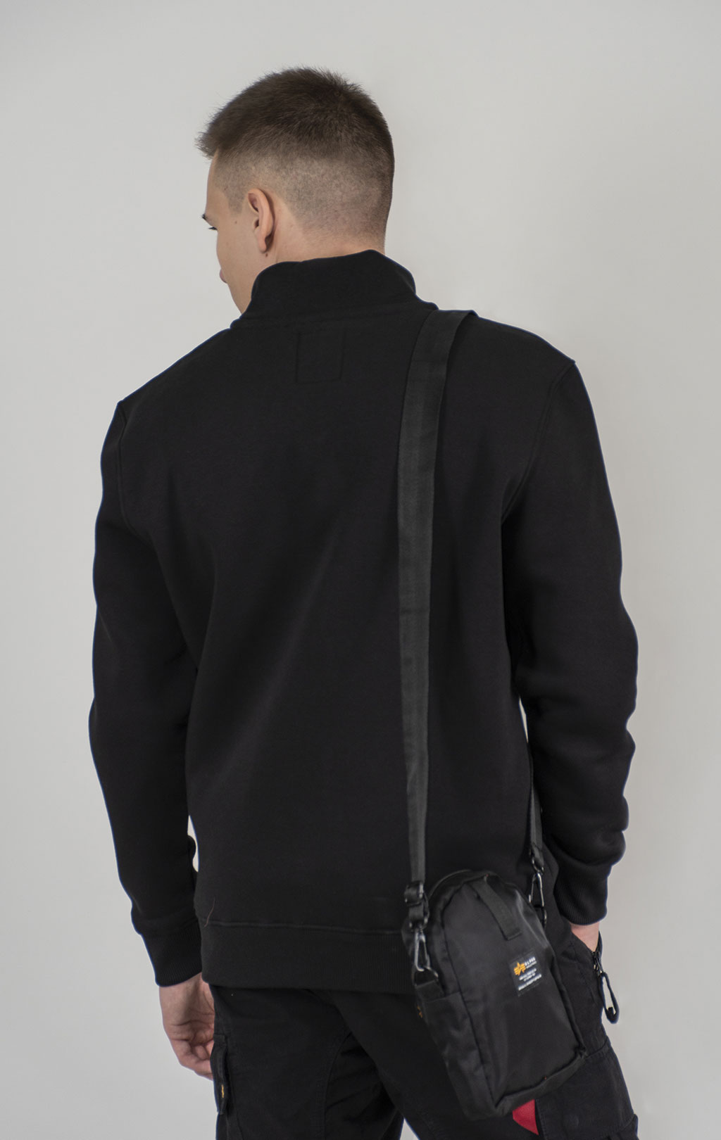 Толстовка ALPHA INDUSTRIES HALF ZIP SWEATER SMALL LOGO black 