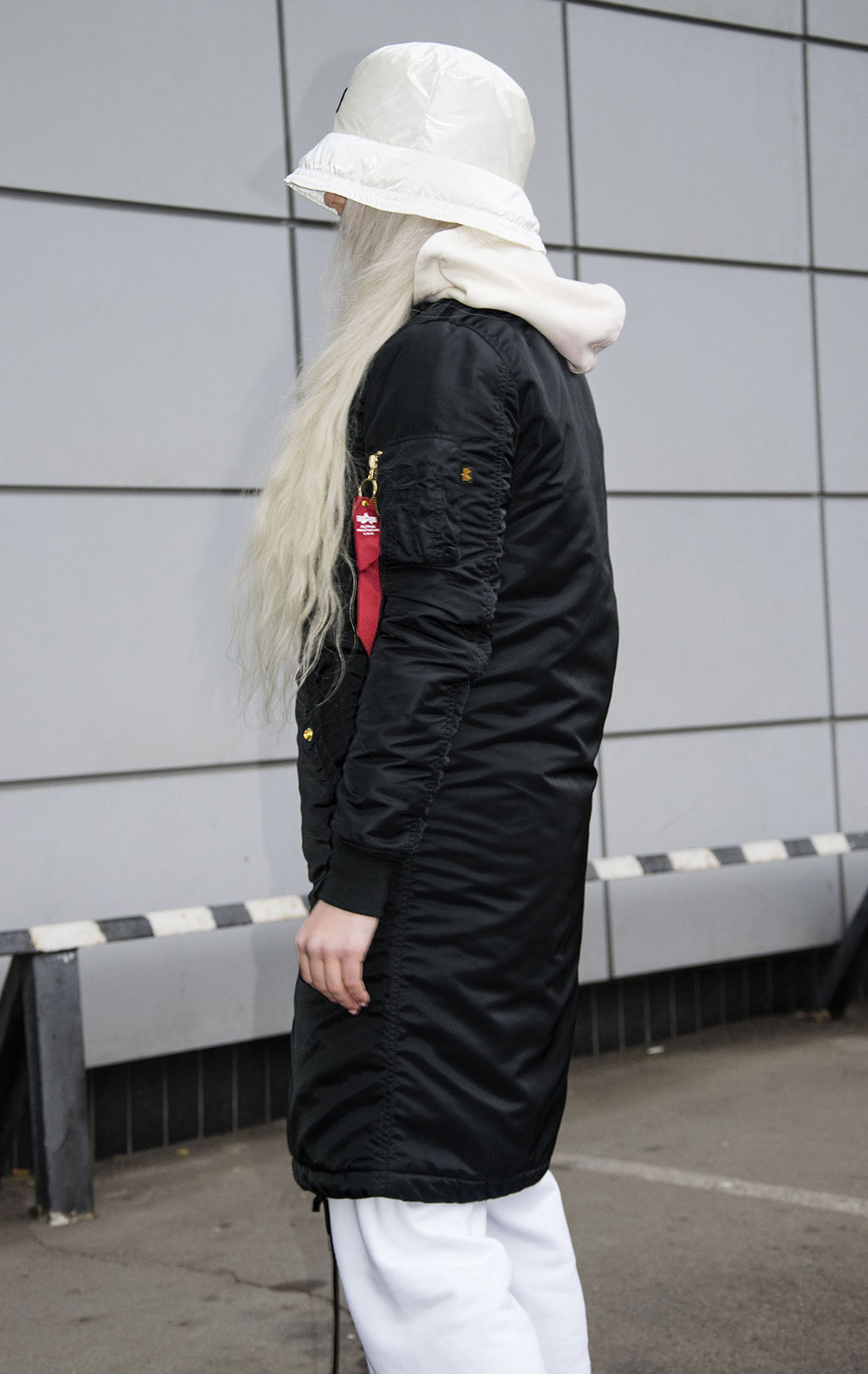 Женская куртка-бомбер удлинённая ALPHA INDUSTRIES MA-1 COAT PM black 