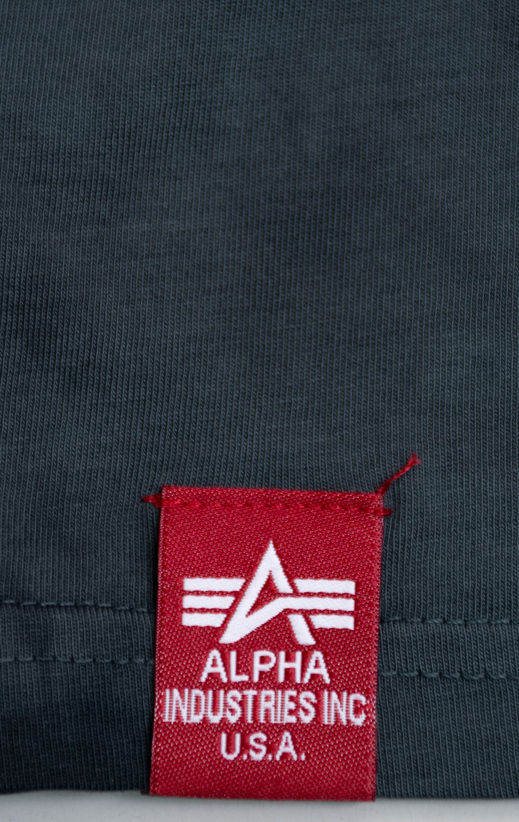 Футболка ALPHA INDUSTRIES BASIC T BATIK grey black 