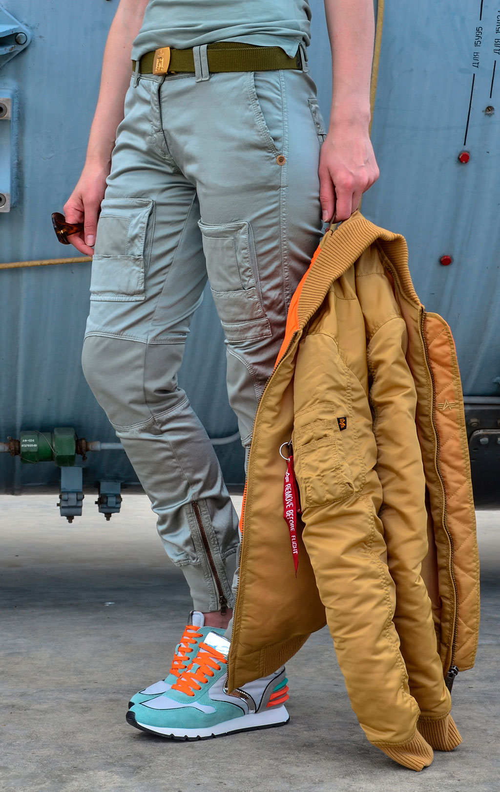 Женский бомбер ALPHA INDUSTRIES MA-1 VF 59 gold 