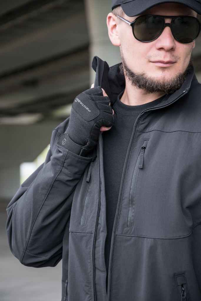 Ветровка SoftShell чёрная ветровка с нагрудными карманами