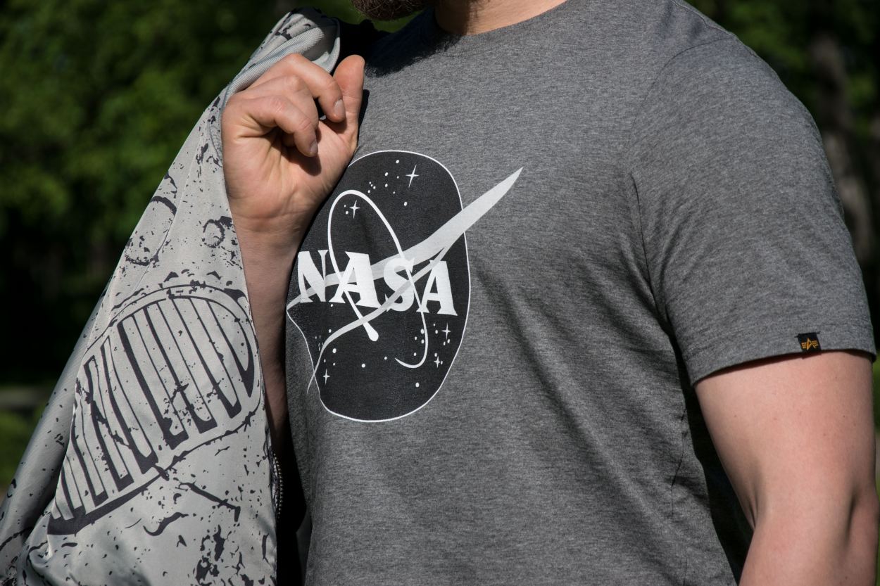 Футболка ALPHA INDUSTRIES NASA LOGO medium charcoal heather фото 1 Футболка ALPHA INDUSTRIES NASA LOGO medium charcoal heather фото 1