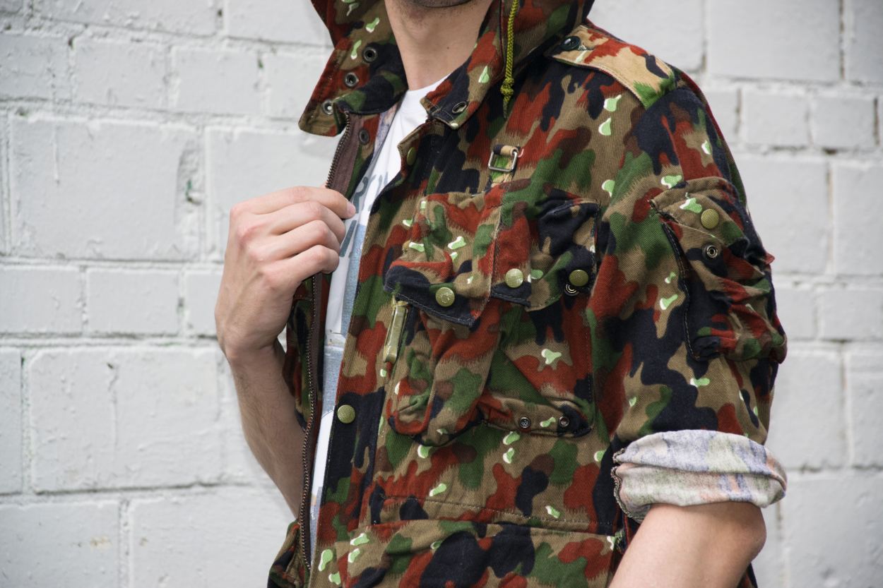 Куртка армеиская с карманами сзади camo бу Швеицария (7).jpg