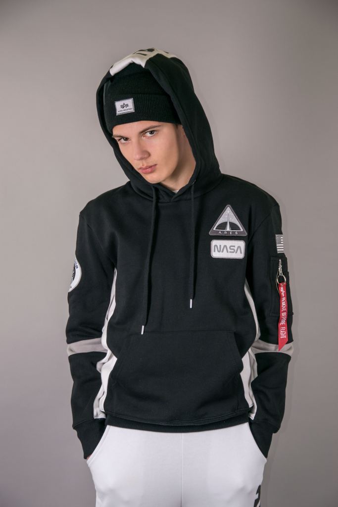 Толстовка ALPHA INDUSTRIES NASA SPACE CAMP HOODY черная Толстовка ALPHA INDUSTRIES NASA SPACE CAMP HOODY черная