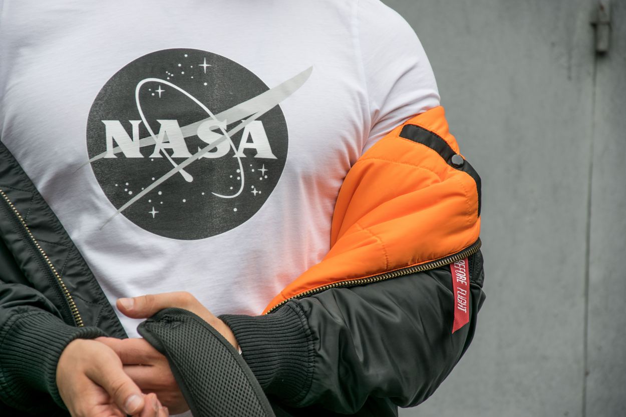 Белая футболка Alpha Industries NASA Белая футболка Alpha Industries NASA