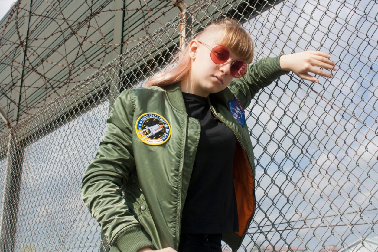 Женская куртка-бомбер лётная ALPHA INDUSTRIES VF NASA MA-1 sage green