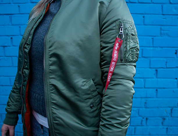 Куртка-бомбер женская ALPHA INDUSTRIES Куртка-бомбер женская ALPHA INDUSTRIES