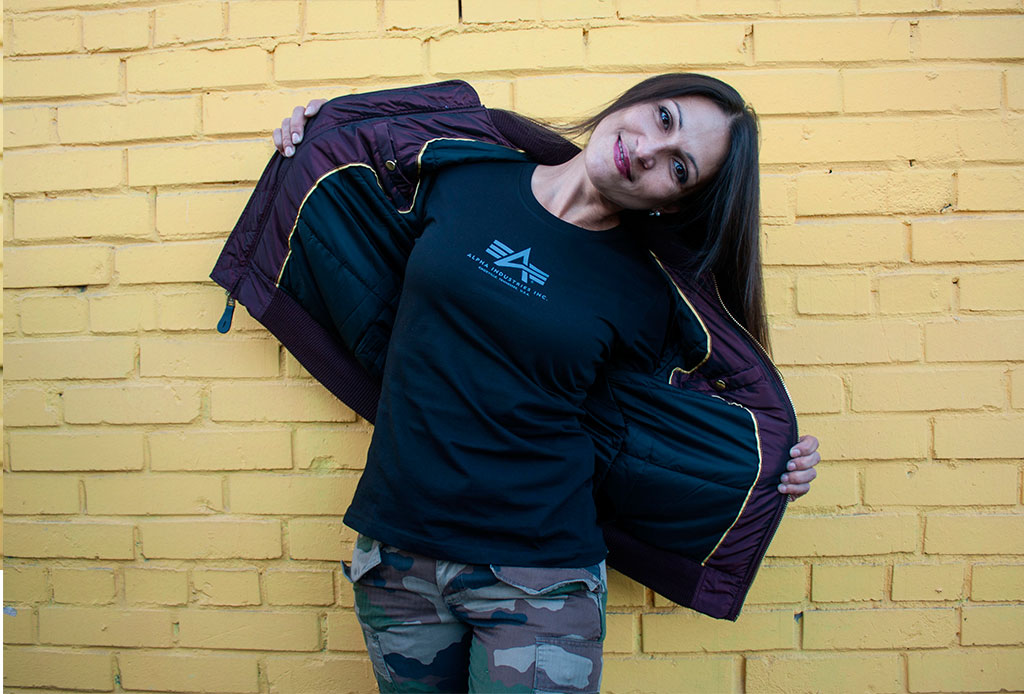 Куртка-бомбер женская ALPHA INDUSTRIES VF PM Куртка-бомбер женская ALPHA INDUSTRIES VF PM