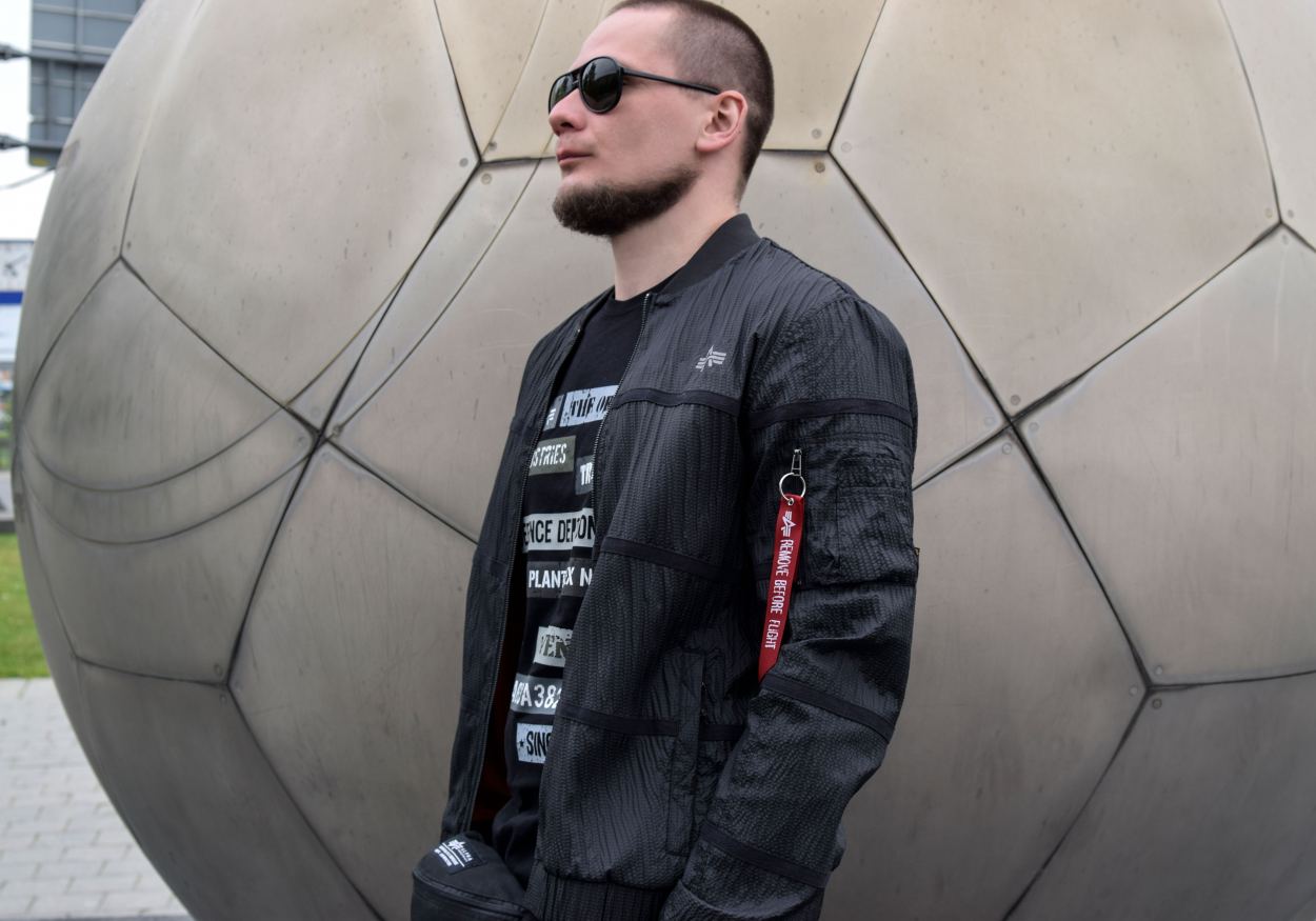 Ветровка мужская ALPHA INDUSTRIES Ветровка мужская ALPHA INDUSTRIES